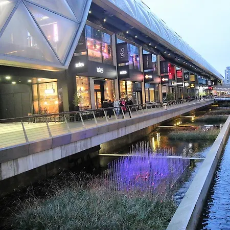 Canary Wharf Luxury River View Hotel London