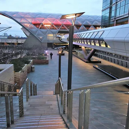 Hotel Canary Wharf Luxury River View 4*