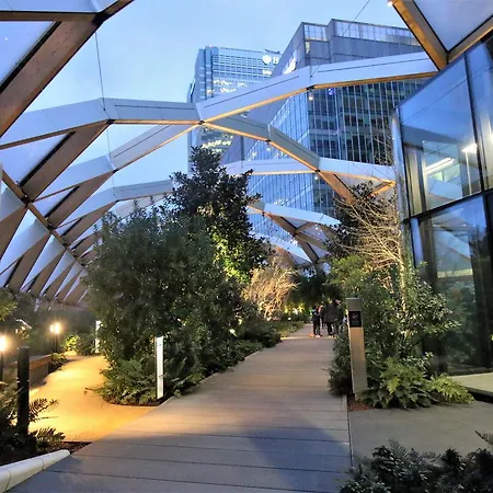 Hotel Canary Wharf Luxury River View 4*