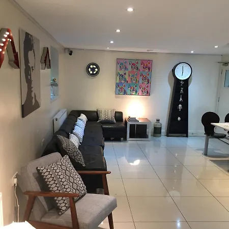 Mapesbury Hostel London