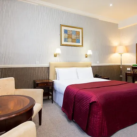 The Clarendon 3*