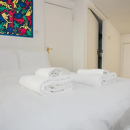 Elegant Victorian 3-bed Near Hammersmith