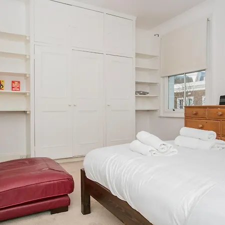 Elegant Victorian 3-bed Near Hammersmith