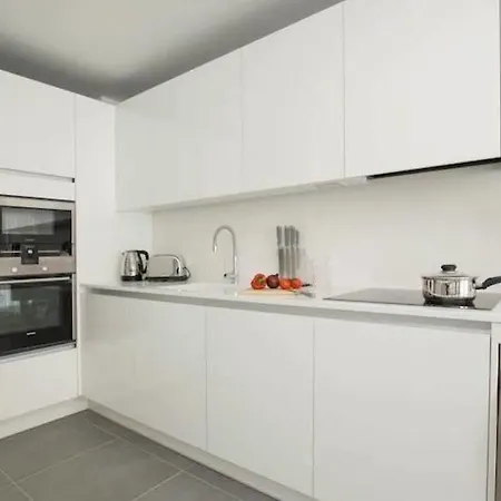 Saco London Bridge - Se1 * Richmond (Greater London)