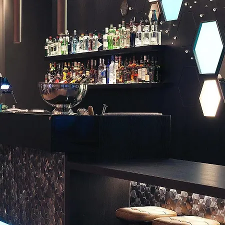 Hotel One London-tower Hill 3*