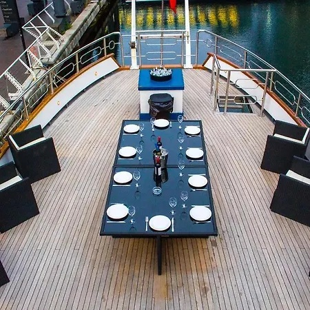 Hotel Absolute Pleasure Yacht