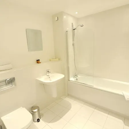 Apple Apartments Limehouse Basin * London