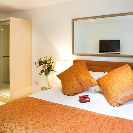 מלון Russell Square 3*