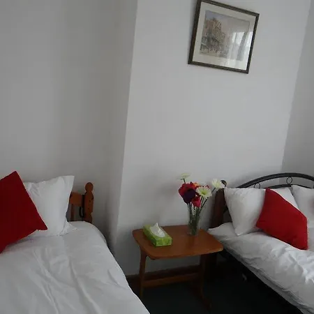 Manor Park House 2*