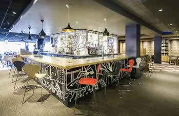 伦敦希思罗机场宜必思酒店