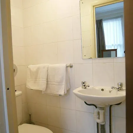 Bed & Breakfast Queens 2*
