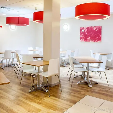 Travelodge London Hotel 3*