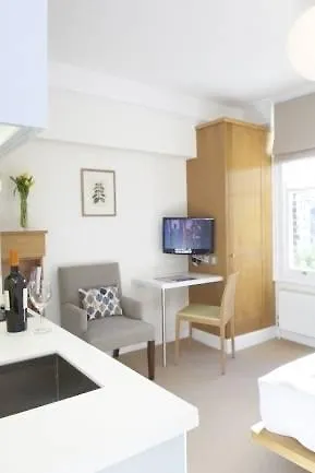 Blueprint Living - Doughty Street Apartment *