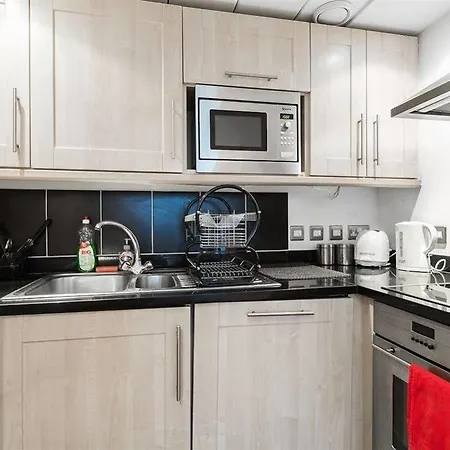 Harrow Apartment Hotel *