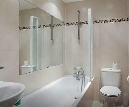 Harrow Apartment Hotel *