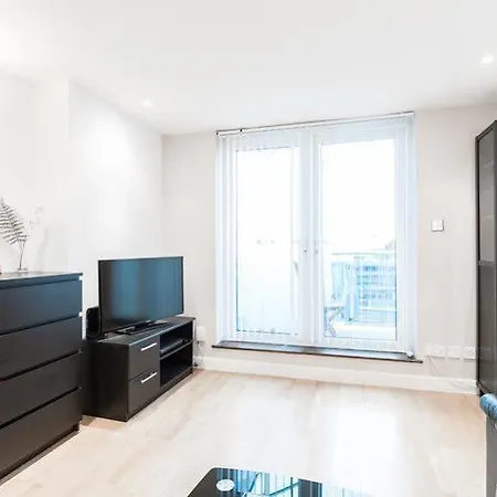 Harrow Apartment *
