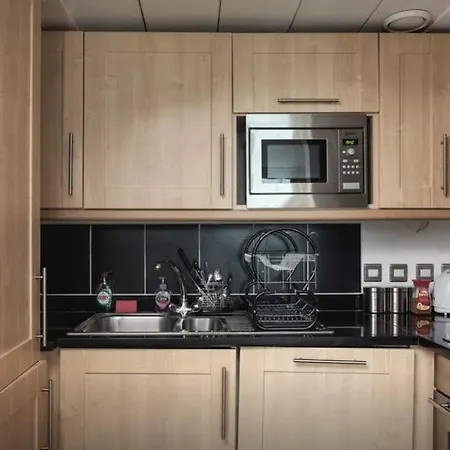 Harrow Apartment Hotel *
