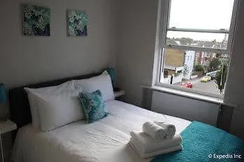 Barons Court Queens Club By Viridian Apartman London