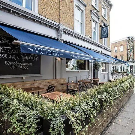 Victoria 2*
