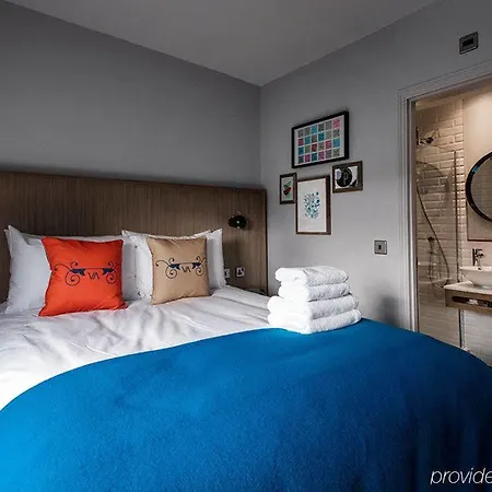 Victoria Hotel 2*
