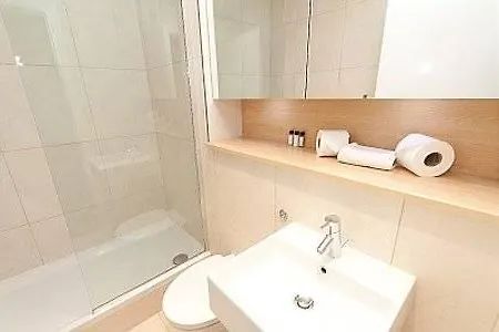 Times Square Serviced Hotel Londra