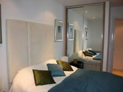 Embankment Apartment *