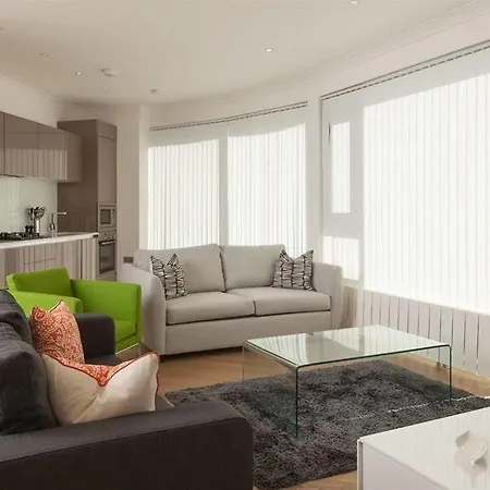 Deluxe Bridge Apartment