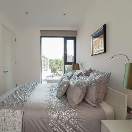 Deluxe Bridge Apartment London