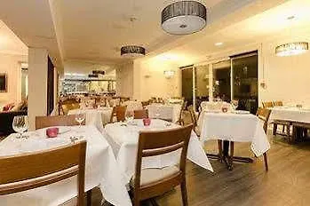 מלון Croft Court 3*