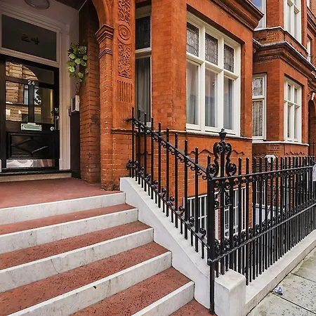 Knightsbridge *