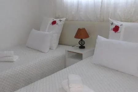 Roba Monakedi Guest