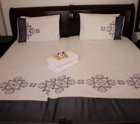 Roba Monakedi Guest Hotel 3*