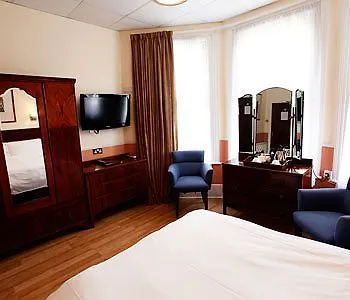 Couette-café Glenlyn & 3*