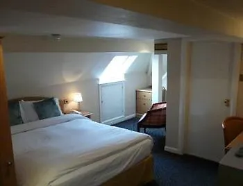 The Manor 3* Hillingdon