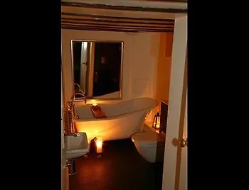 The Manor 3* Hillingdon