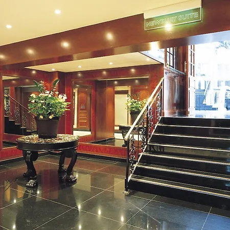 Radisson Blu Hotel, London Heathrow Hotel 4*