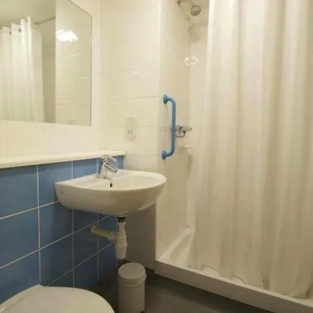 Travelodge Central City Road Отель Лондон