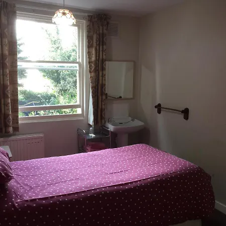 St. James's 3*