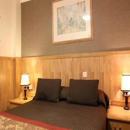 Huttons Hotel, Victoria فندق