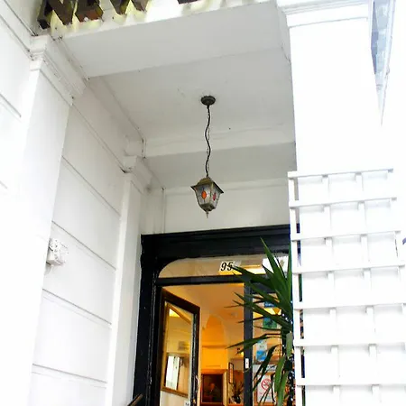 Hotel New Dawn 2*