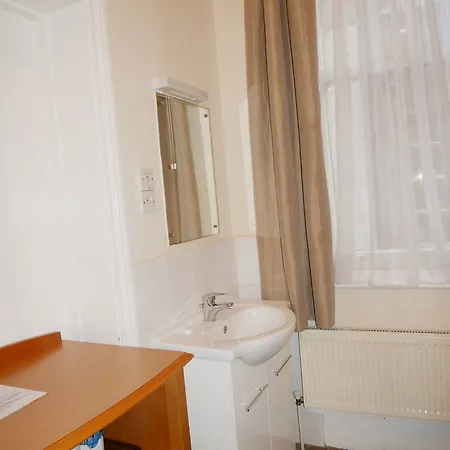 Bed & Breakfast Queens 2*