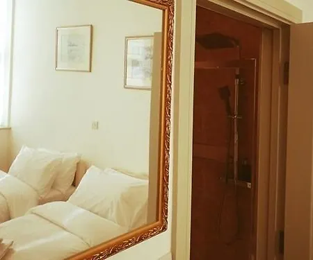 Forest House 3* Londra
