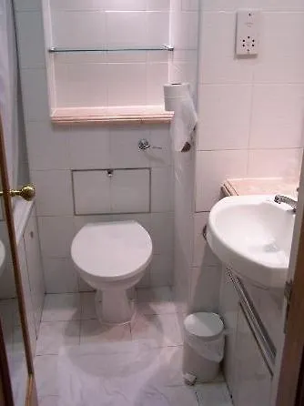 Travelodge Farringdon 3* لندن