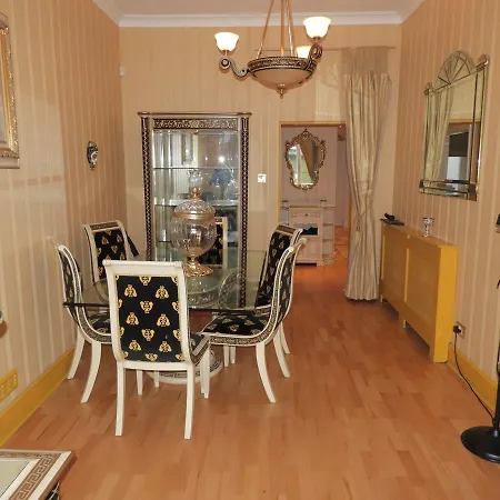 Apartment Hans Road *