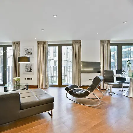 Apartman Central, Central, *