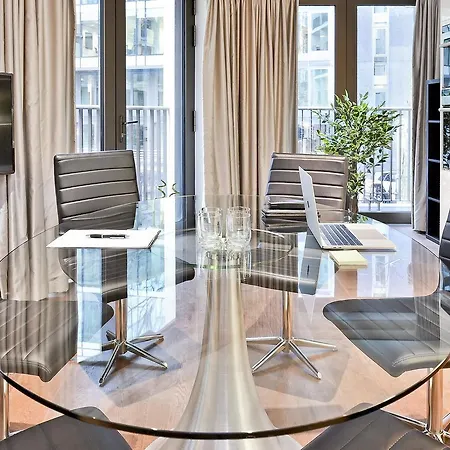 Apartman Central, Central,