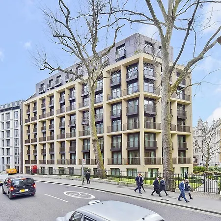 Apartman Central, Central, *
