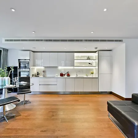 Apartman Central, Central,