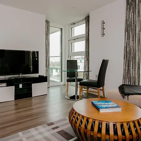 Modern 1 Bedroom Flat In Wandsworth Apartment