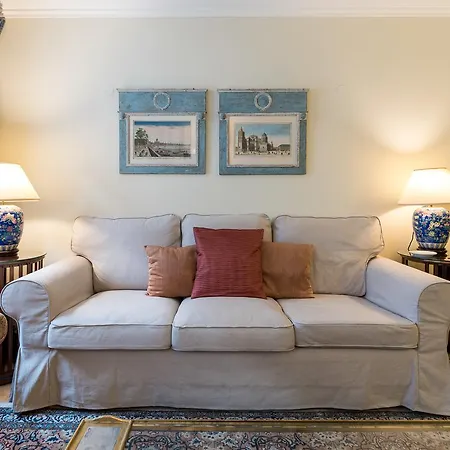 Dover Street Apartment *
